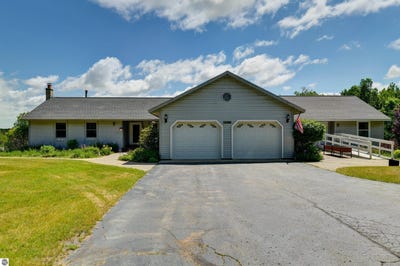 /international/us/8155-blackman-road-kingsley-mi-110108692370/