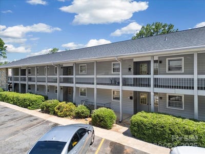 /international/us/2920-ramsgate-court-winston-salem-nc-110101100841/
