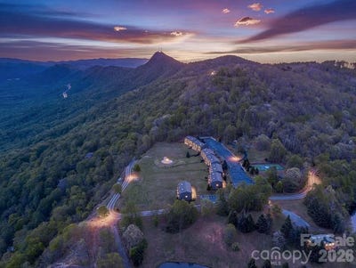 /international/us/2881-white-oak-mountain-road-columbus-nc-110107383092/