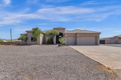 /international/us/127-e-sabrosa-drive-new-river-az-110094793764/