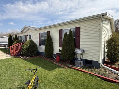 /international/us/897-e-lake-street-lake-mills-wi-110107353634/