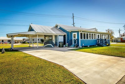 /international/us/1315-center-st-houma-la-110100399811/