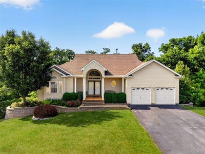 /international/us/19-ash-road-wappingers-falls-ny-110108878684/