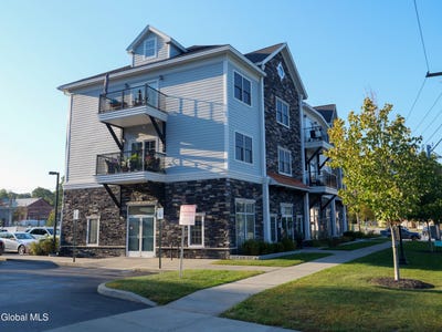/international/us/97-east-avenue-saratoga-springs-ny-110108023037/