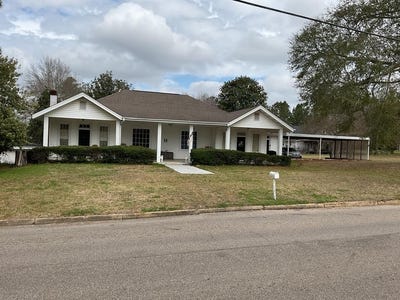 /international/us/15-e-first-st-luverne-al-110106152462/