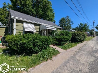 /international/us/1234-caroline-street-burlington-ia-110120043911/