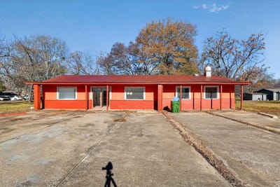 /international/us/708-w-8th-st-hearne-tx-110107284807/
