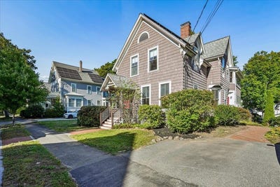 /international/us/12-holt-street-concord-nh-110110187037/