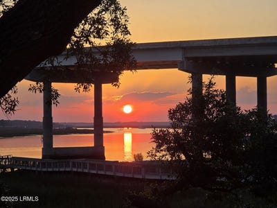 /international/us/70-helmsman-way-hilton-head-island-sc-110100374060/