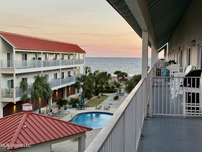 /international/us/1453-e-beach-boulevard-pass-christian-ms-110097913709/