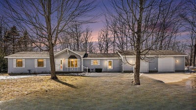 /international/us/102-peninsula-drive-prudenville-mi-110106218934/