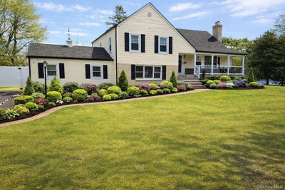 /international/us/39-west-lane-bay-shore-ny-110106278804/