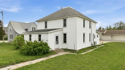 /international/us/36180-main-street-whitehall-wi-110104050673/