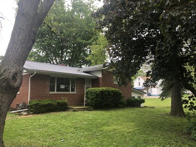 /international/us/301-w-main-street-colfax-il-110108201776/