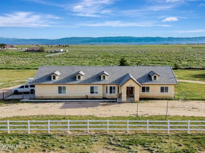 /international/us/7306-w-avenue-a-8-lancaster-ca-110106364592/