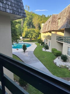/international/us/260-roaring-fork-road-gatlinburg-tn-110108537579/