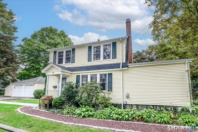 /international/us/10-crown-street-trumbull-ct-110110279607/