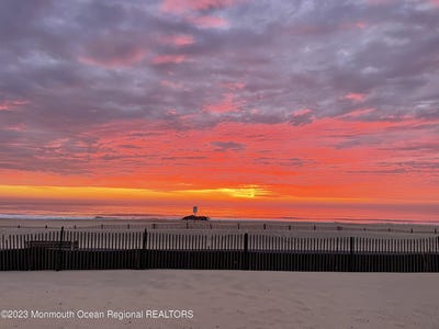 /international/us/239-beachfront-manasquan-nj-110106982136/