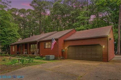 /international/us/102-arena-street-williamsburg-va-110108348182/