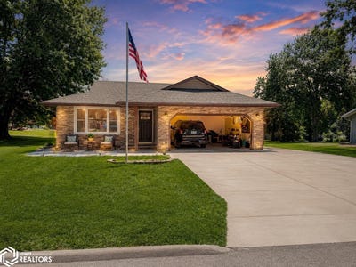 /international/us/903-e-monroe-street-mount-ayr-ia-110108616097/