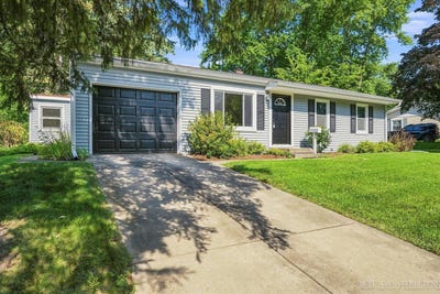 /international/us/106-ridge-lane-geneva-il-110119633599/