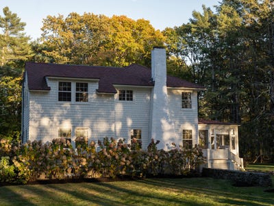 /international/us/13-foreside-road-falmouth-me-110109570892/