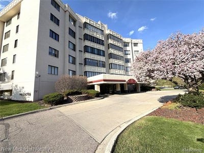 /international/us/43000-12-oaks-crescent-drive-novi-mi-110108092808/