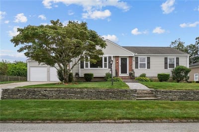 /international/us/16-red-cedar-drive-cranston-ri-110101425213/?lang=id
