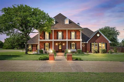 /international/us/588-austin-hines-drive-china-spring-tx-110100338422/