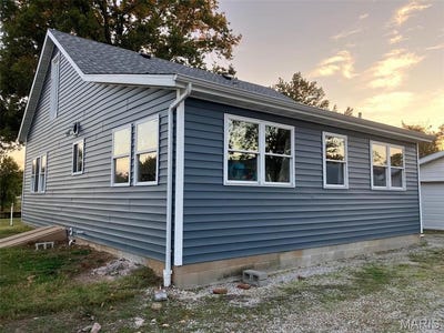 /international/us/3-lakeview-drive-carlyle-il-110104496435/