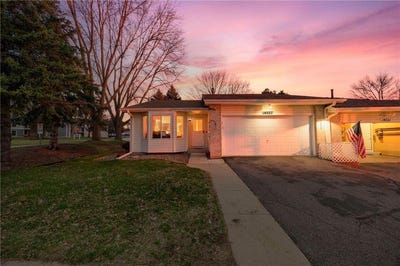 /international/us/14227-glencove-trail-apple-valley-mn-110107348092/