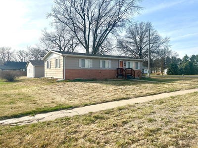 /international/us/9104-s-logan-st-roseland-ne-110107082649/