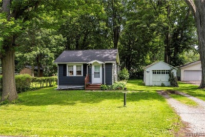 /international/us/6983-schuyler-drive-derby-ny-110109122082/