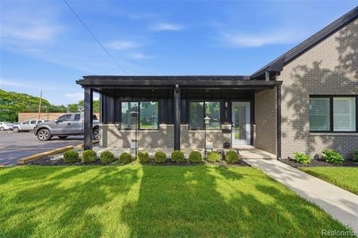/international/us/2535-biddle-avenue-wyandotte-mi-110109101769/