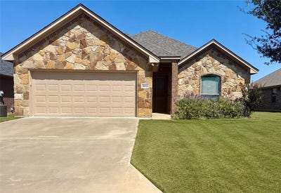 /international/us/3211-main-street-granbury-tx-110108416671/