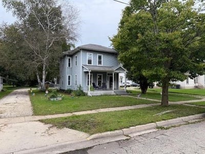 /international/us/214-s-whiton-street-whitewater-wi-110110332220/