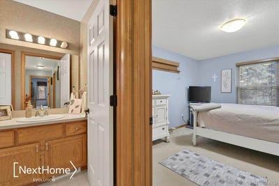 /international/us/27078-brookview-court-brownstownchartertownship-wayne-mi-110106951370/