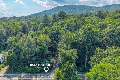 /international/us/1233-bay-road-queensbury-ny-110119322465/