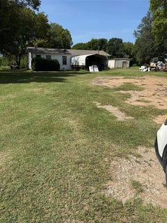 /international/us/510-w-pine-street-edgewood-tx-110101162289/