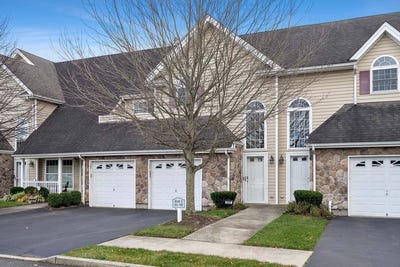 /international/us/148-christine-drive-dix-hills-ny-110103603240/