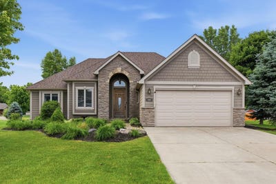 /international/us/868-brady-lane-new-richmond-wi-110109138355/