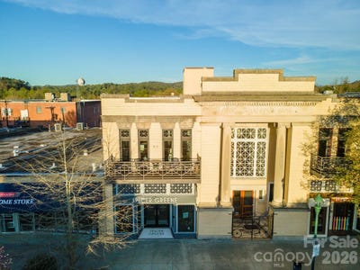 /international/us/225-n-main-street-hendersonville-nc-110107240965/