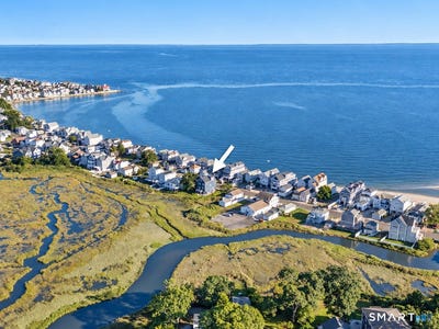 /international/us/42-melba-street-milford-ct-110110210176/