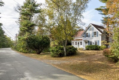 /international/us/576-back-river-road-boothbay-me-110107401956/