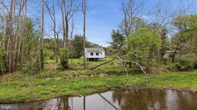 /international/us/216-cedar-river-lane-augusta-wv-110107797354/