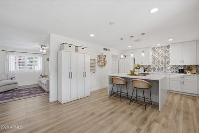 /international/us/133-e-alameda-drive-tempe-az-110107513536/