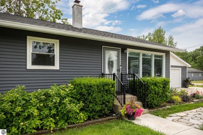 /international/us/1022-centre-street-traverse-city-mi-110109154479/