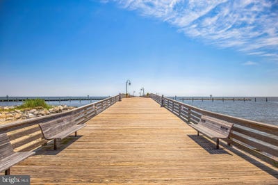/international/us/9000-bay-avenue-north-beach-md-110097757327/