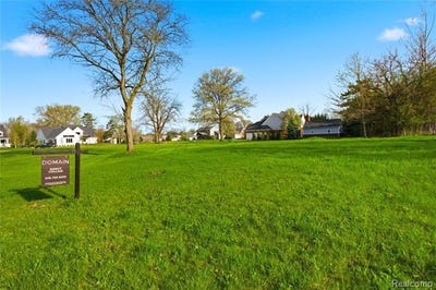 /international/us/8946-potowatomi-drive-grosse-ile-twp-mi-110107682244/