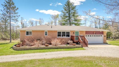 /international/us/w5985-us2-highway-hermansville-mi-110107959745/